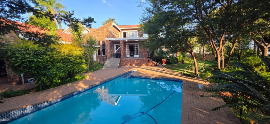 5 Bedroom Property for Sale in Wilkoppies North West